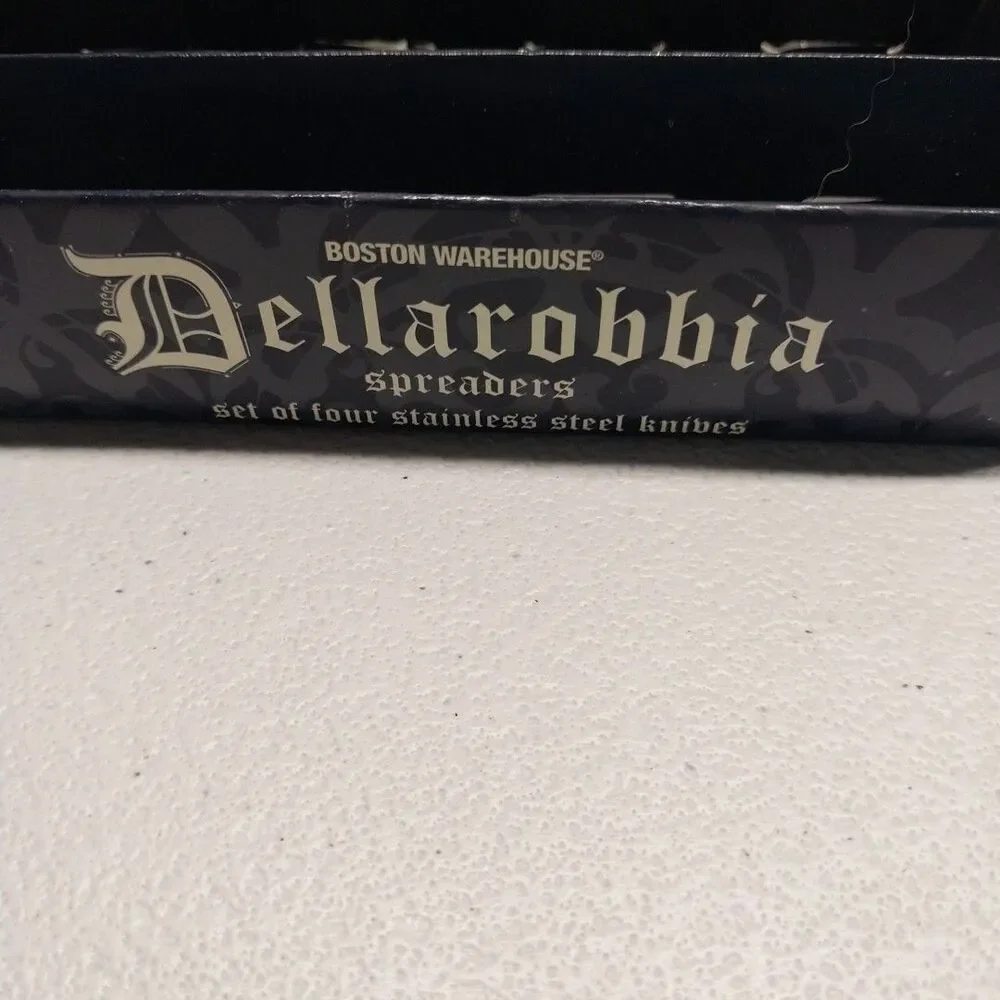 Boston Warehouse Dellarobbia Fruit Spreaders Set 4 Cheese Butter Knives Boxed
